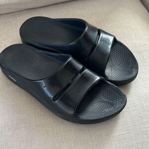 OOFOS Black Slide Sandals